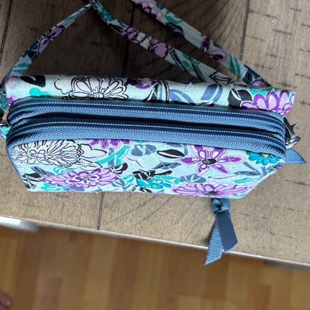 Vera Bradley Penelopes Garden All in One Crossbody Purse Wallet Wristlet - Picture 5 of 9